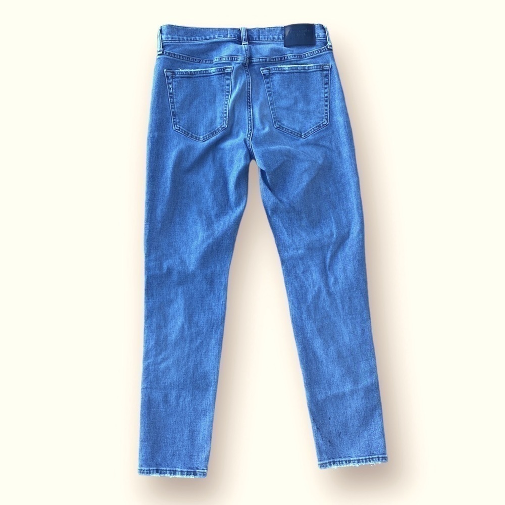 Abercrombie & Fitch Slim Taper Jeans Size 30x32 - Picture 3 of 6